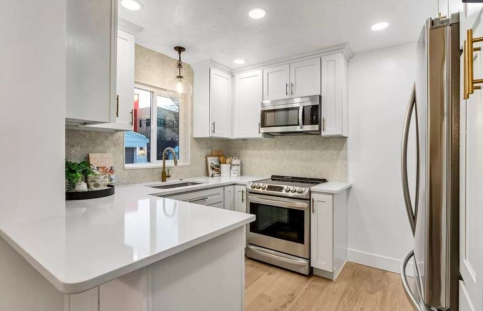 1612 Eastsouth - Photo 4 of 13