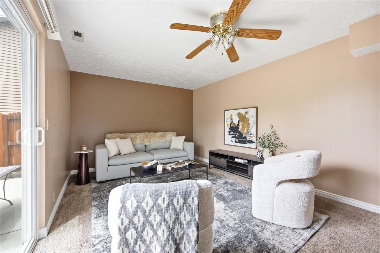 734 E Sandy Dunes Dr - Photo 5 of 20