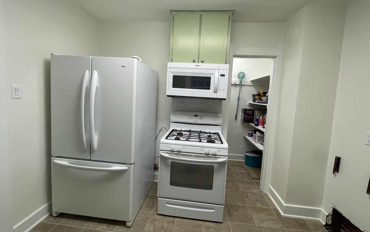 111 E 26th St #113 - Photo 4 of 11
