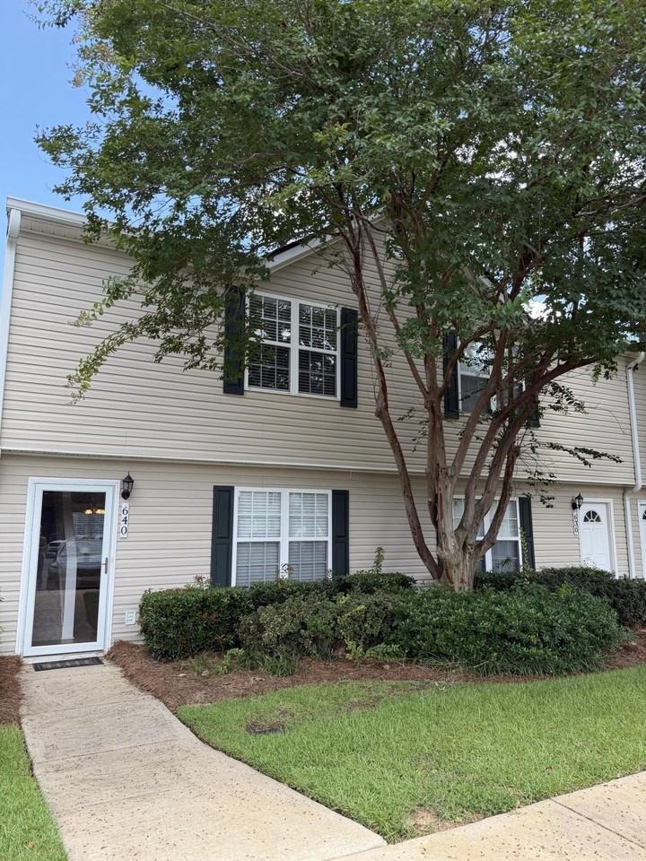 640 Date Palm Cir - Photo 2 of 23