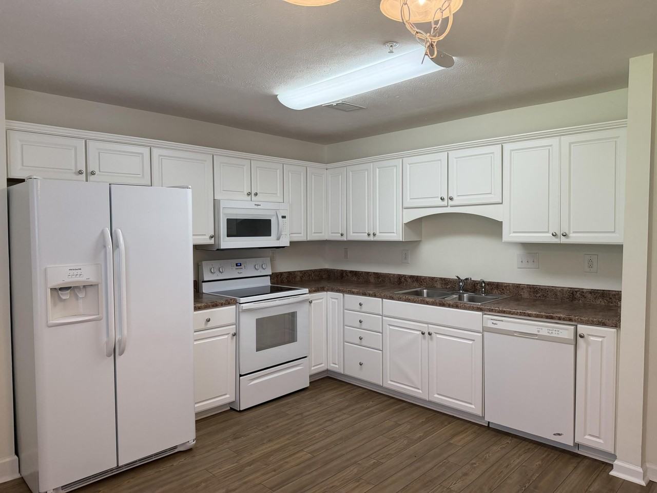 640 Date Palm Cir - Photo 6 of 23