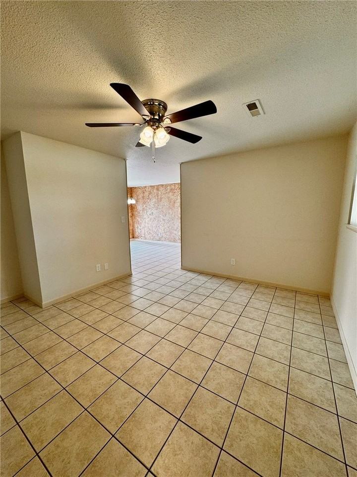 1821 S Beth Dr - Photo 2 of 17