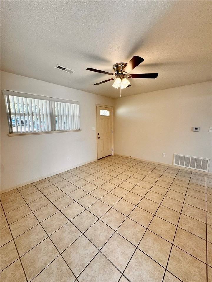 1821 S Beth Dr - Photo 3 of 17