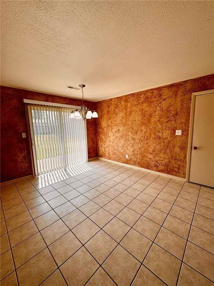 1821 S Beth Dr - Photo 4 of 17