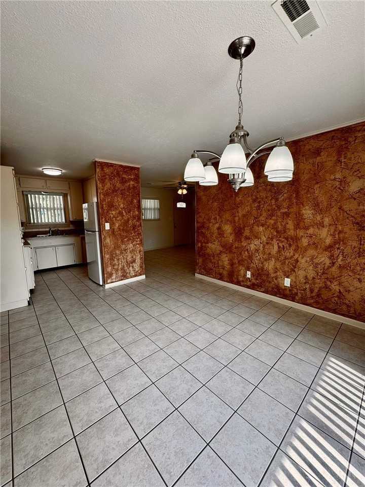 1821 S Beth Dr - Photo 5 of 17