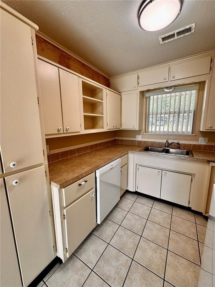 1821 S Beth Dr - Photo 7 of 17