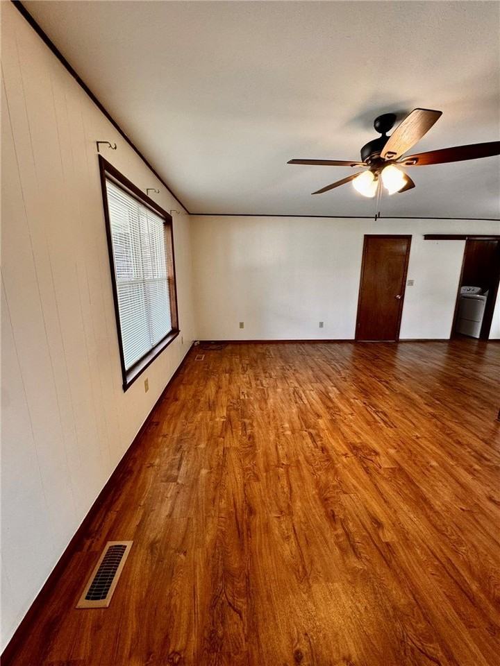 307 Sw 12th St - Photo 2 of 14