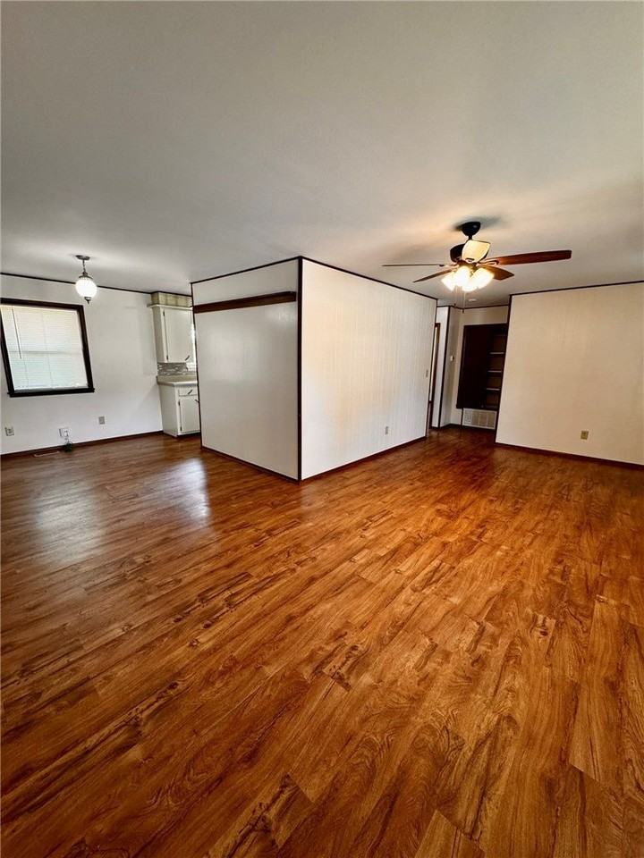 307 Sw 12th St - Photo 3 of 14