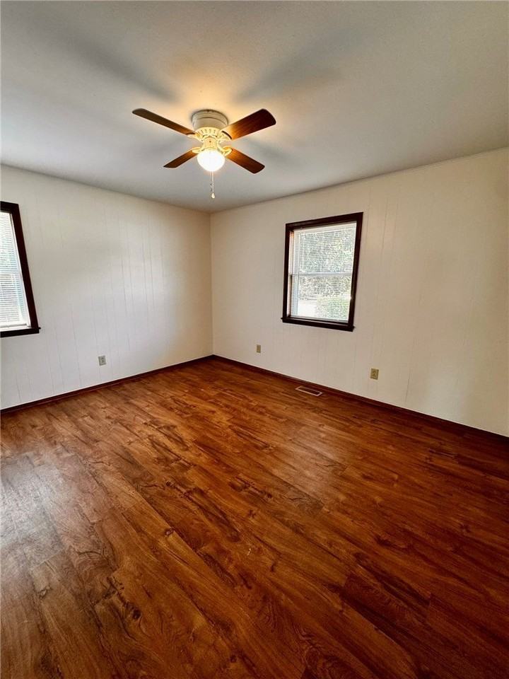 307 Sw 12th St - Photo 7 of 14