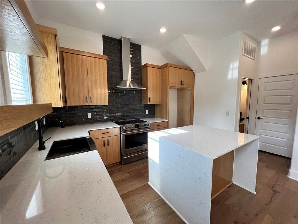 5456 Hackett St - Photo 6 of 19