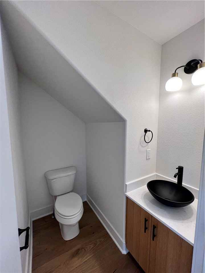 5456 Hackett St - Photo 7 of 19