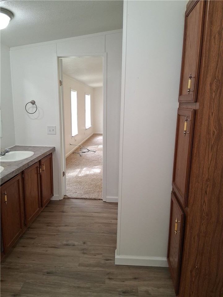910 Sands Rd - Photo 5 of 11