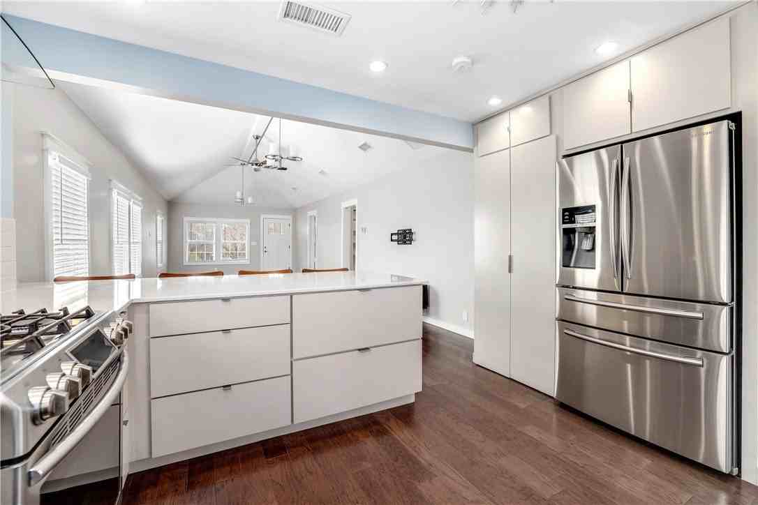 416 S College Ave - Photo 7 of 16