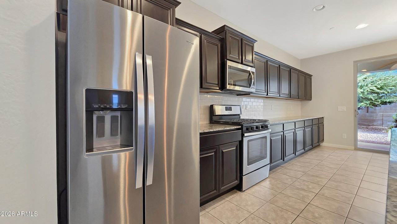 21398 W Holly St - Photo 5 of 35