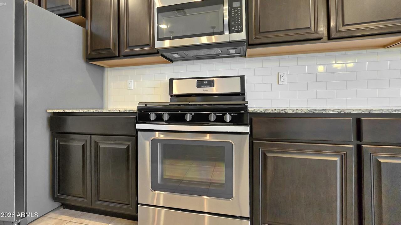 21398 W Holly St - Photo 7 of 35