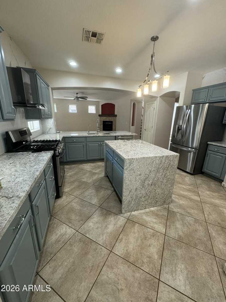 419 W Balsam Dr - Photo 6 of 32