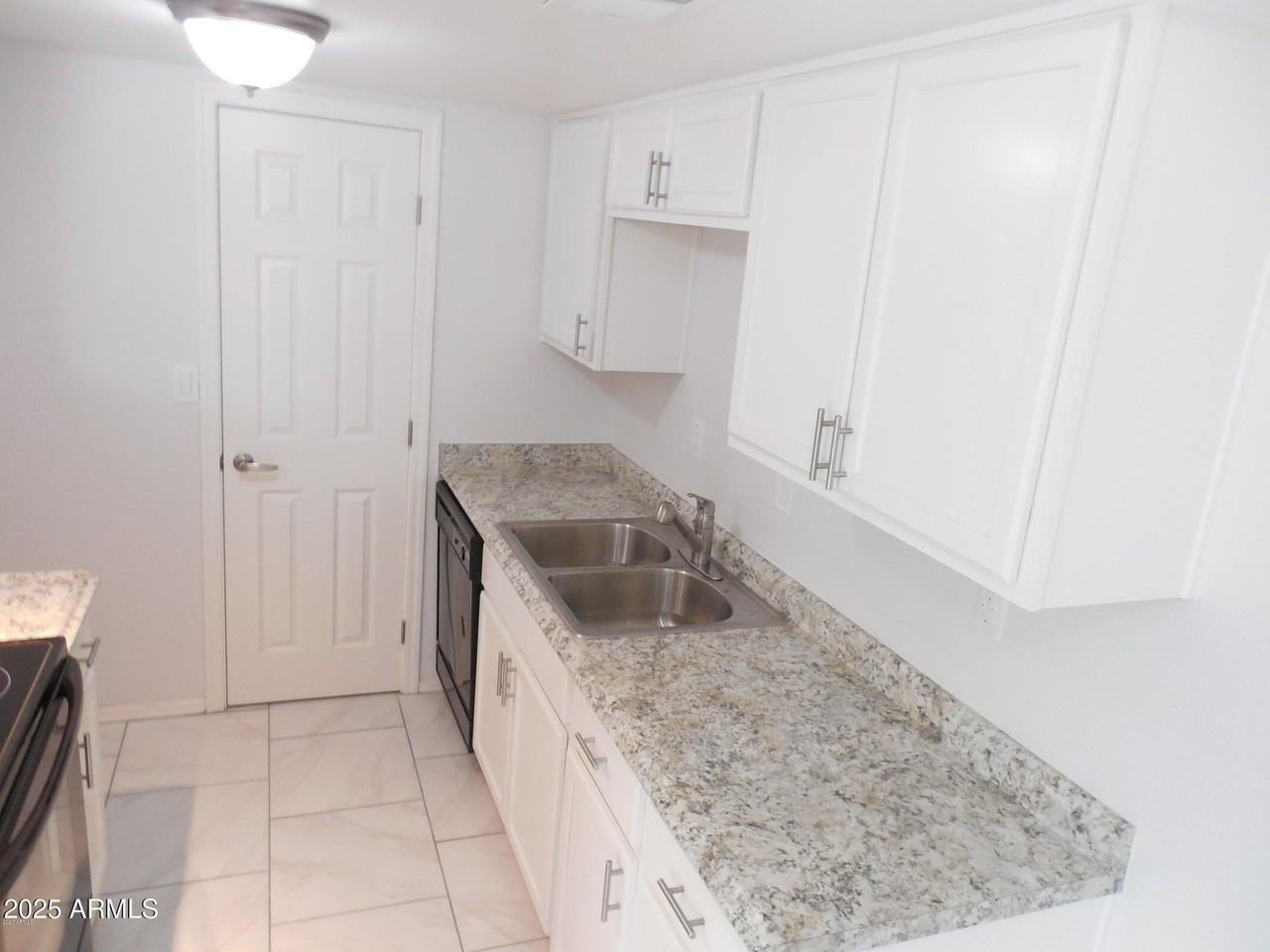 4712 E Broadway Rd - Photo 4 of 14