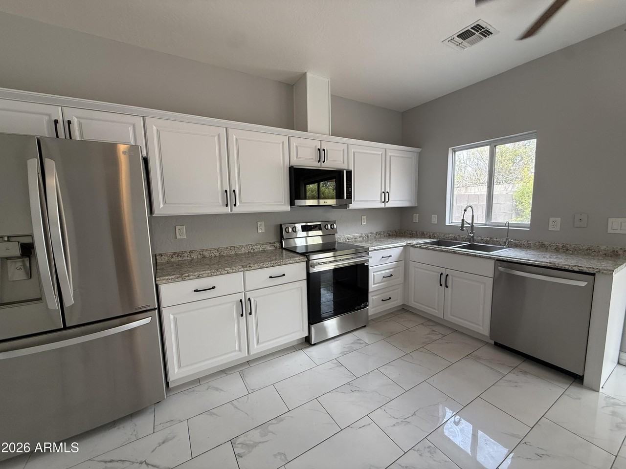 10823 N 70th Ave - Photo 2 of 24