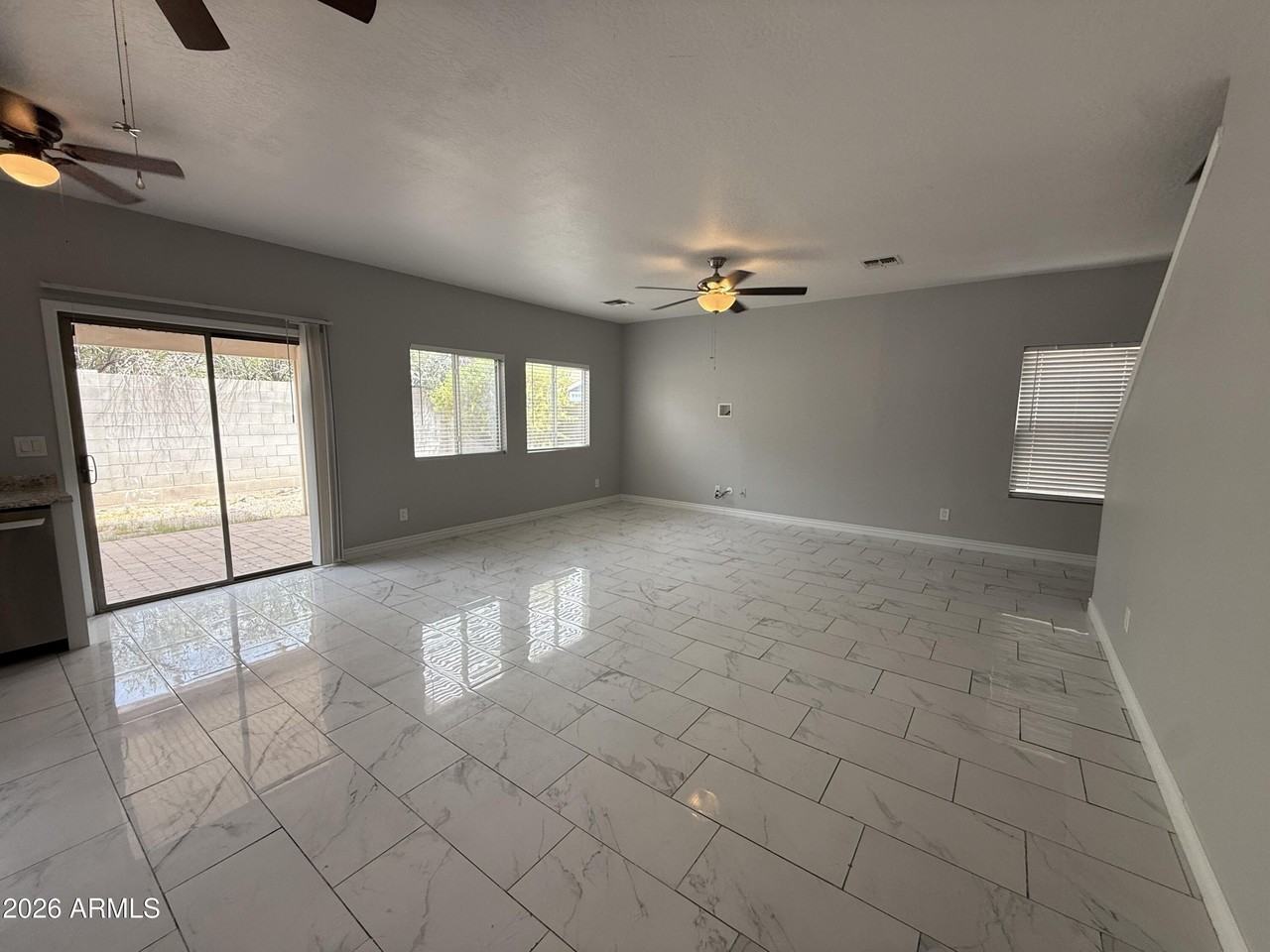 10823 N 70th Ave - Photo 4 of 24