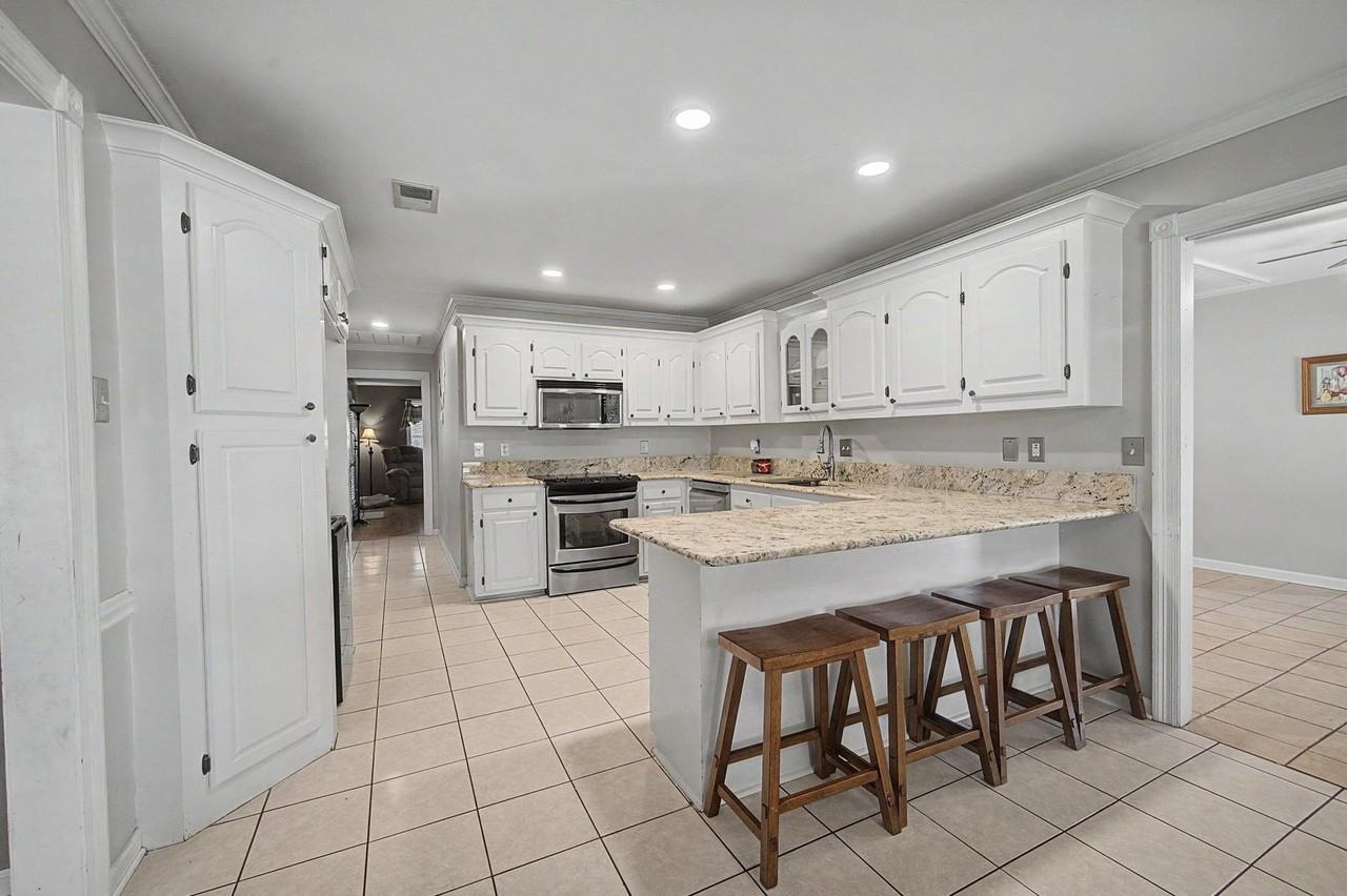 300 Cheyenne Dr - Photo 7 of 25