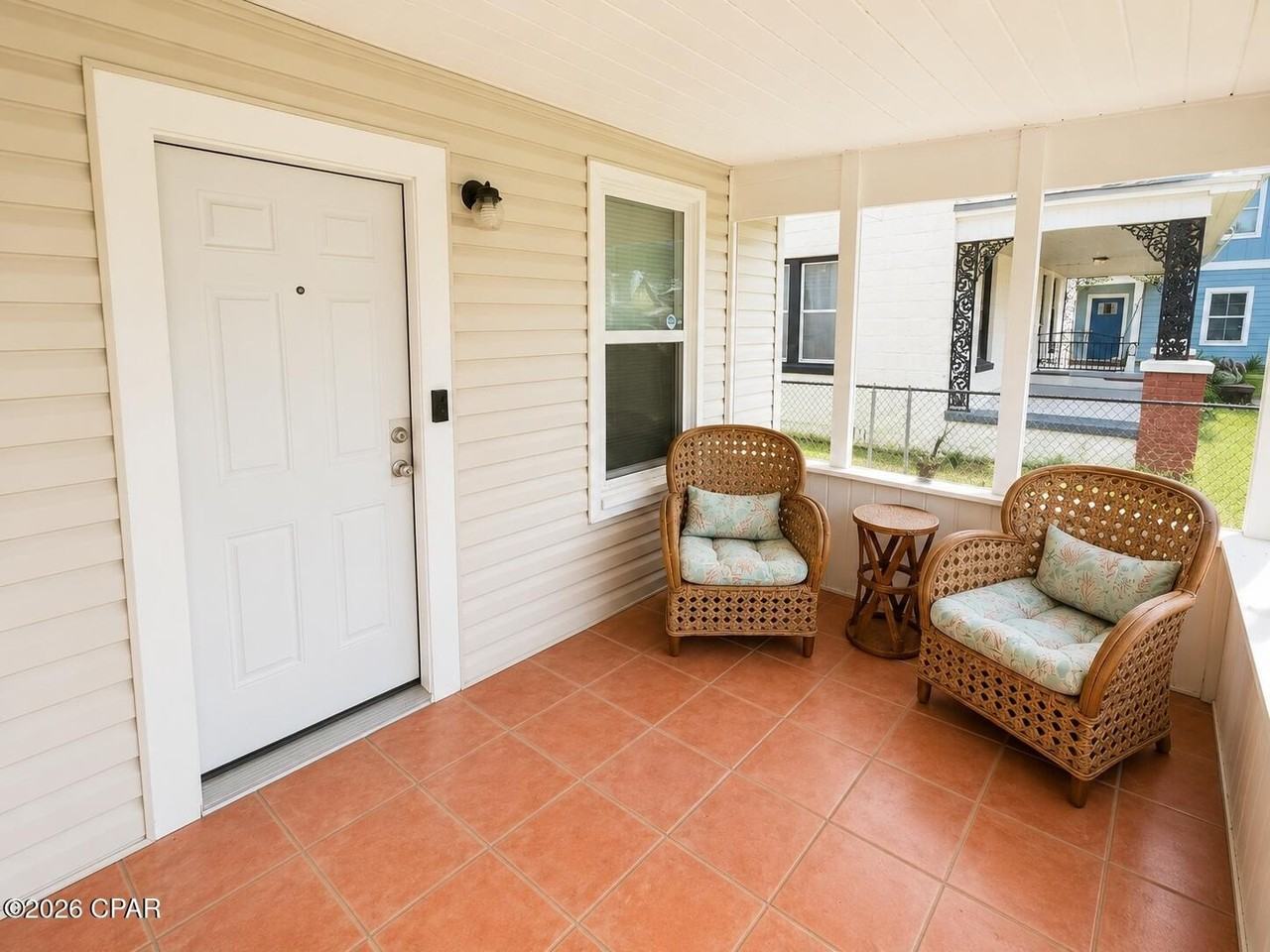 819 Grace Ave - Photo 3 of 27