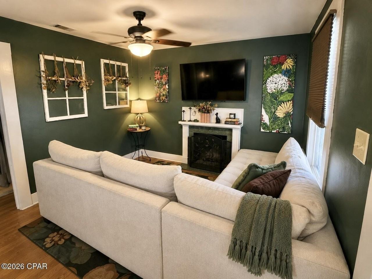 819 Grace Ave - Photo 6 of 27