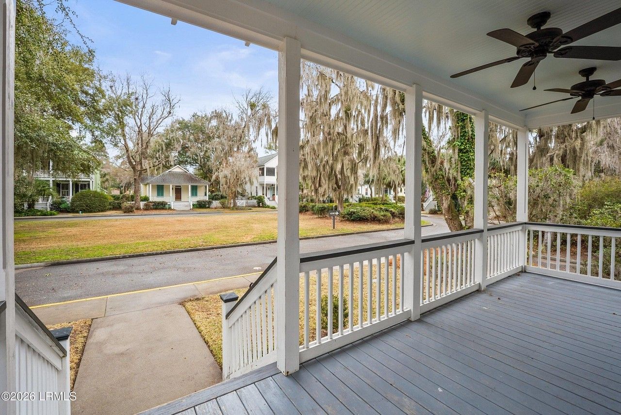 2677 Broad St - Photo 5 of 50