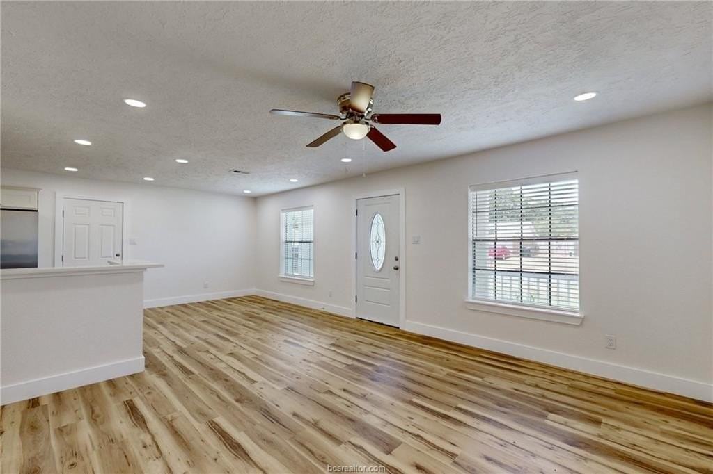 1012 San Saba Dr - Photo 3 of 21