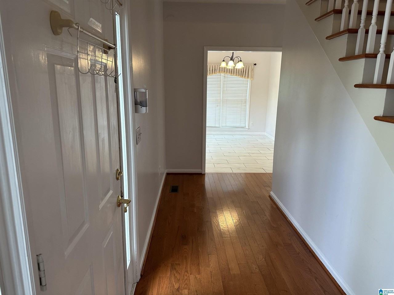 1715 Columbiana Ln - Photo 4 of 40