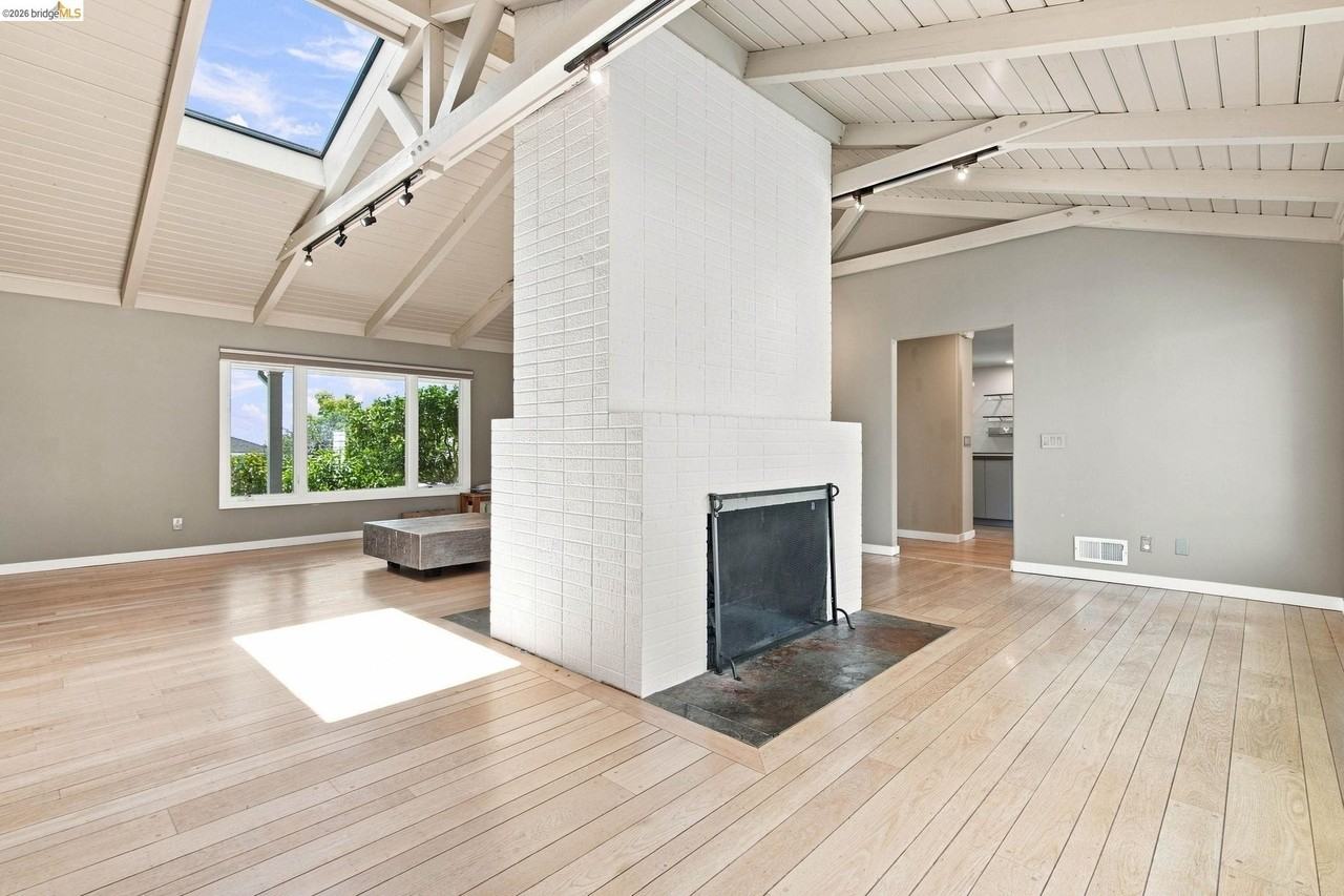 26 Dudley Ct - Photo 2 of 34