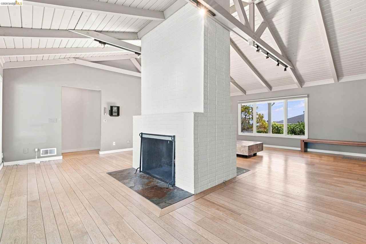 26 Dudley Ct - Photo 3 of 34