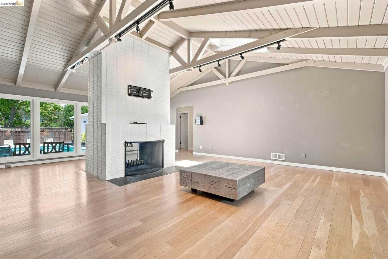 26 Dudley Ct - Photo 4 of 34