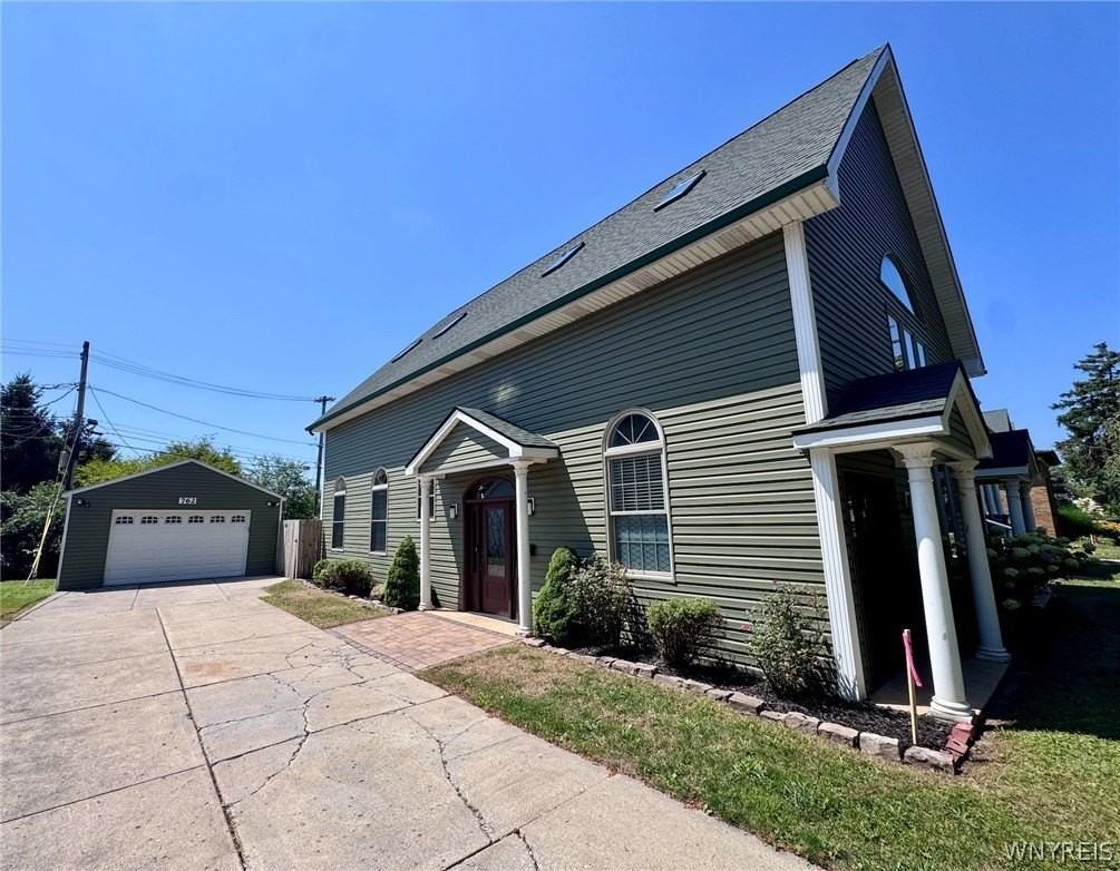 762 Columbus Pkwy - Photo 2 of 29