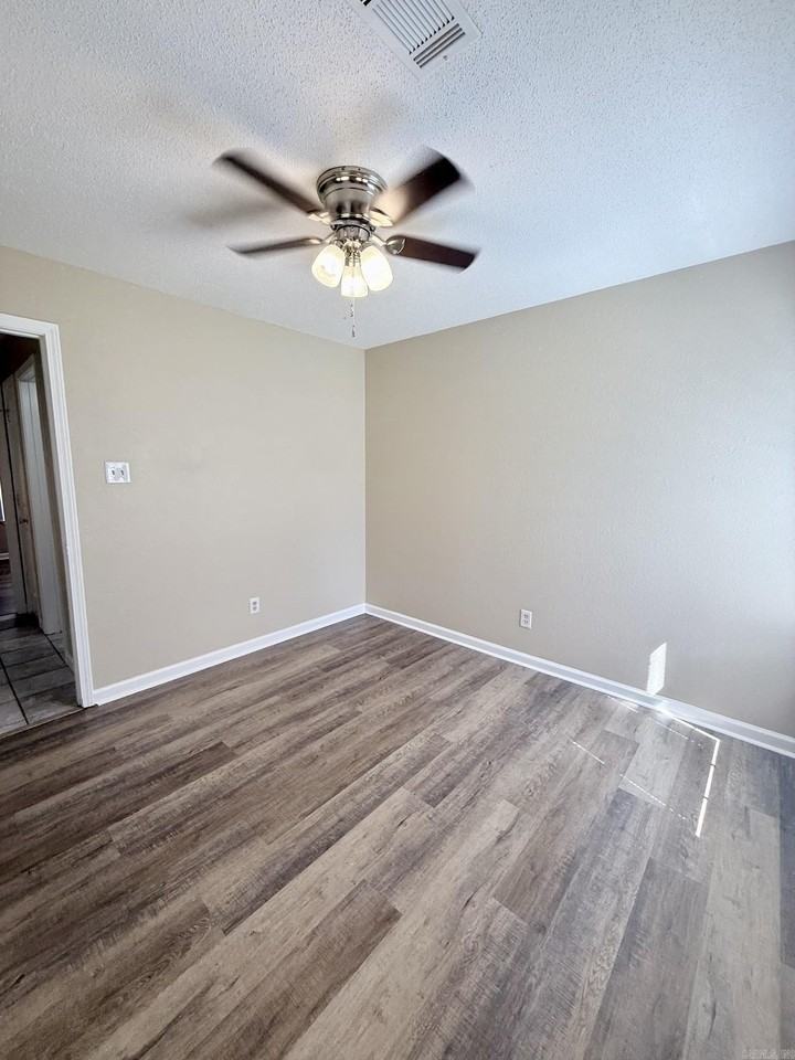 29 Burns Dr - Photo 3 of 18