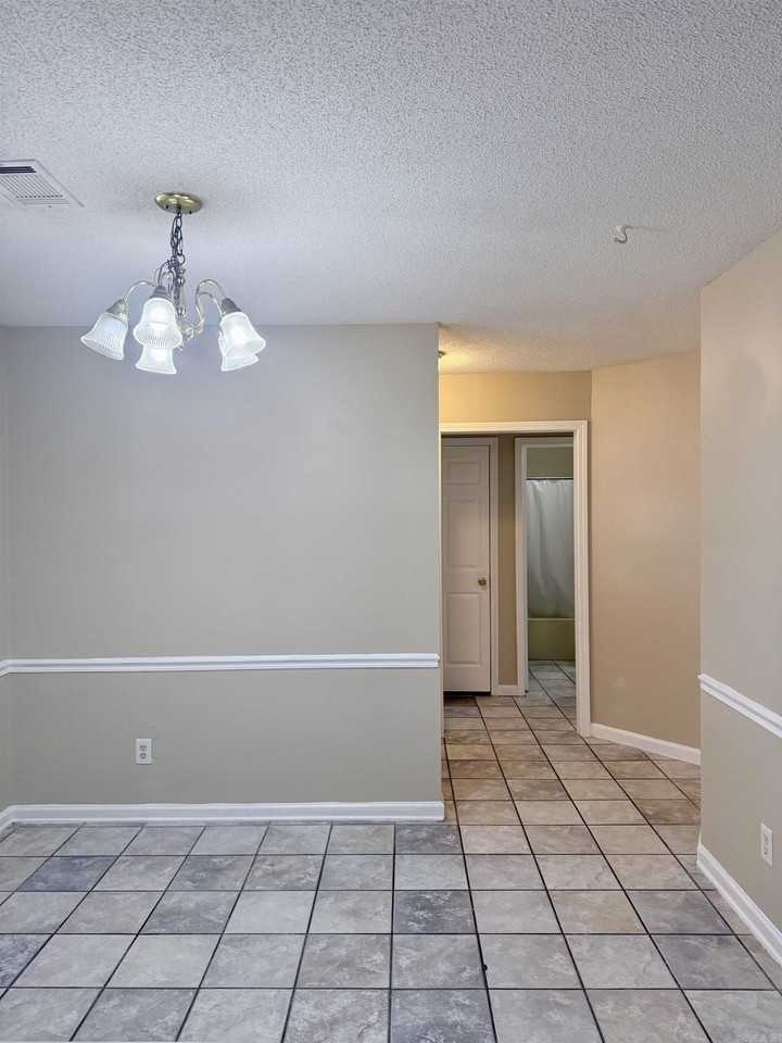 29 Burns Dr - Photo 4 of 18
