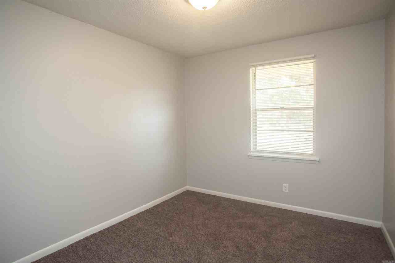 1108 E 11th St - Photo 7 of 9