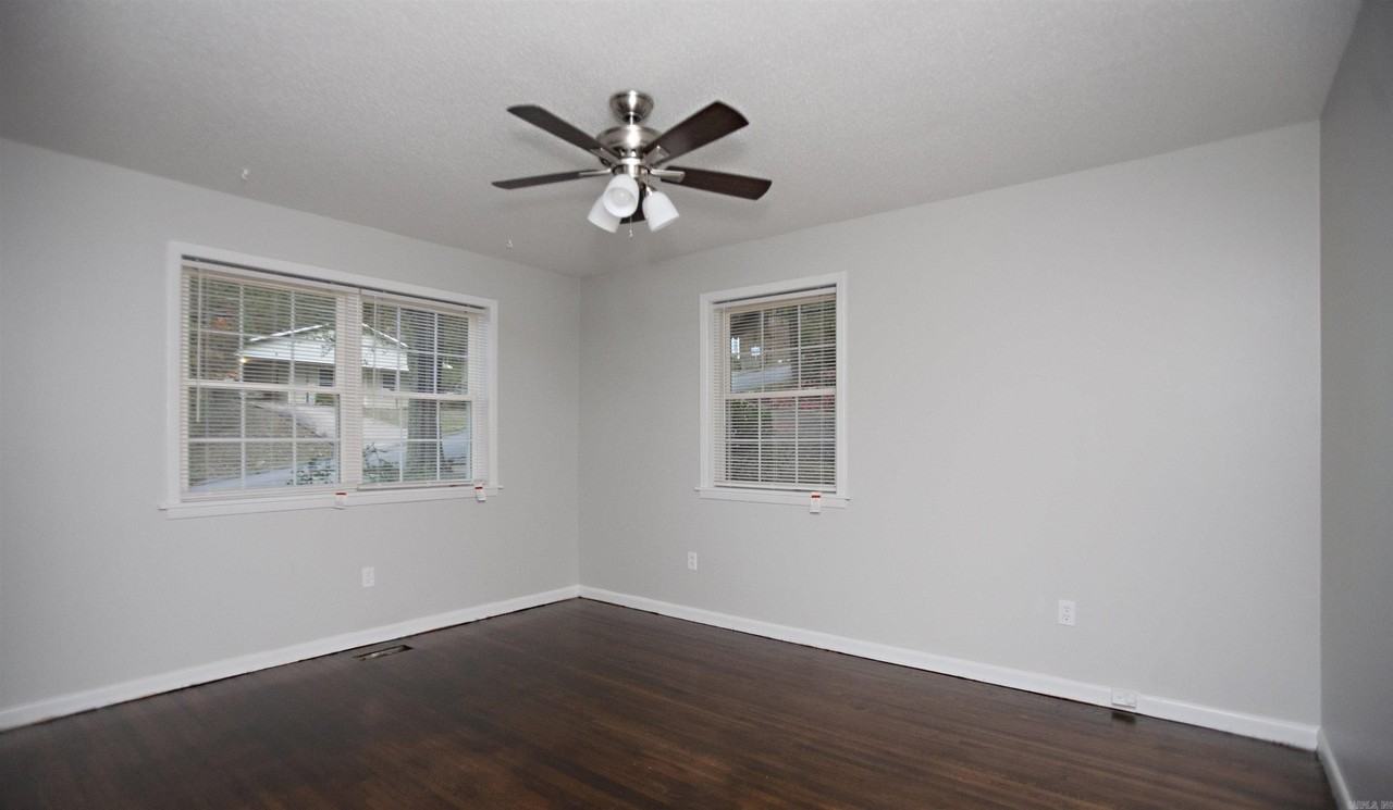 401 Valley View Dr - Photo 6 of 22