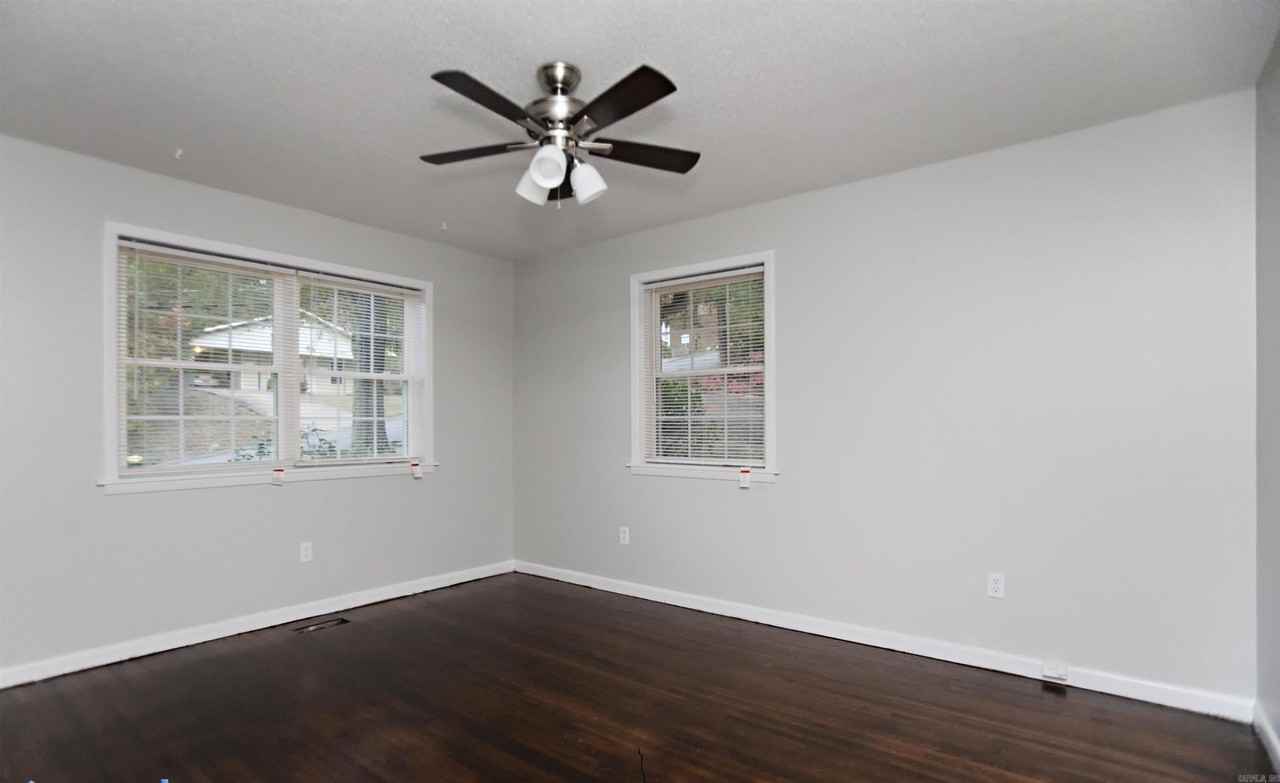 401 Valley View Dr - Photo 7 of 22