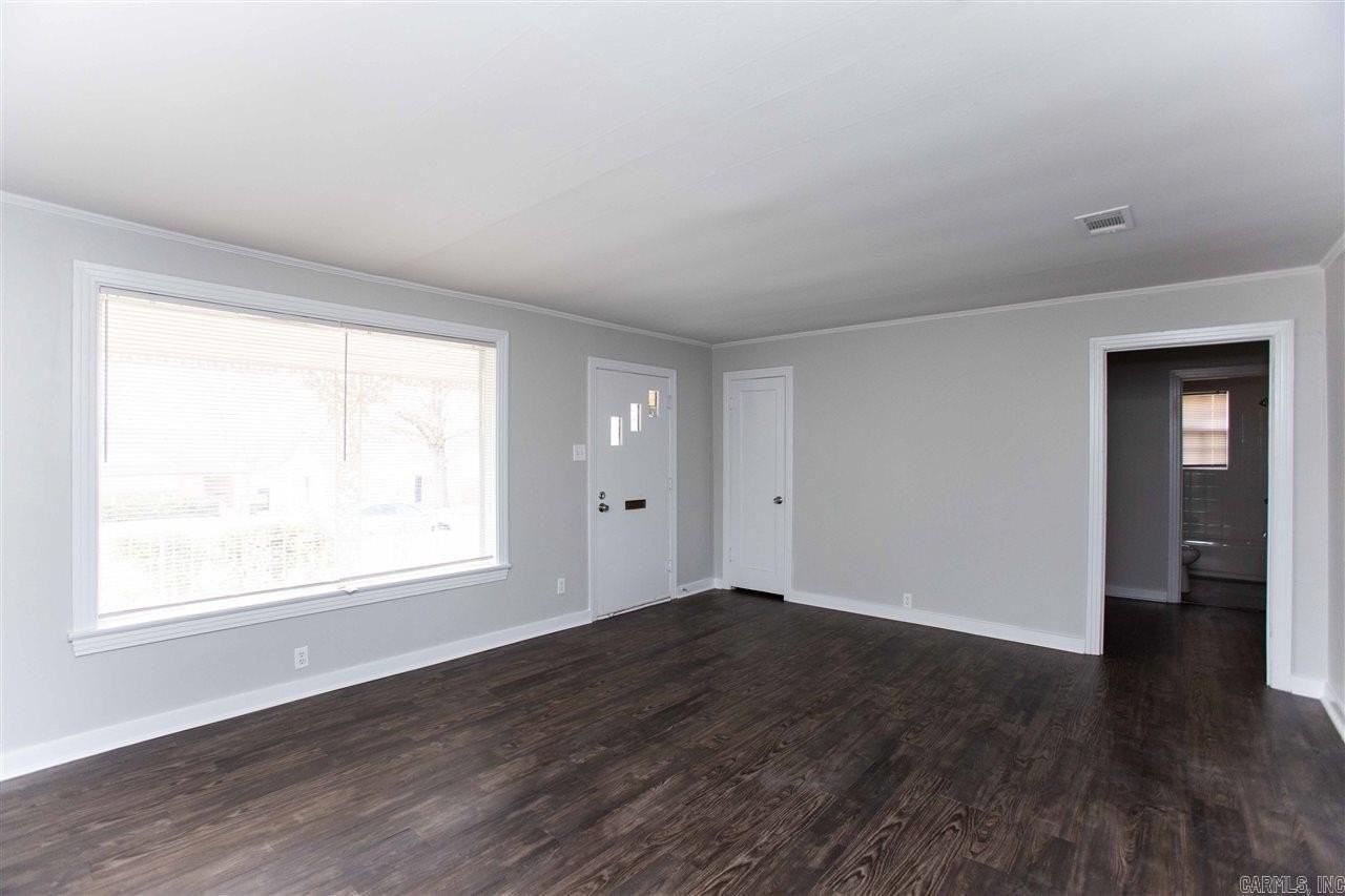 1521 S Pierce St - Photo 4 of 19