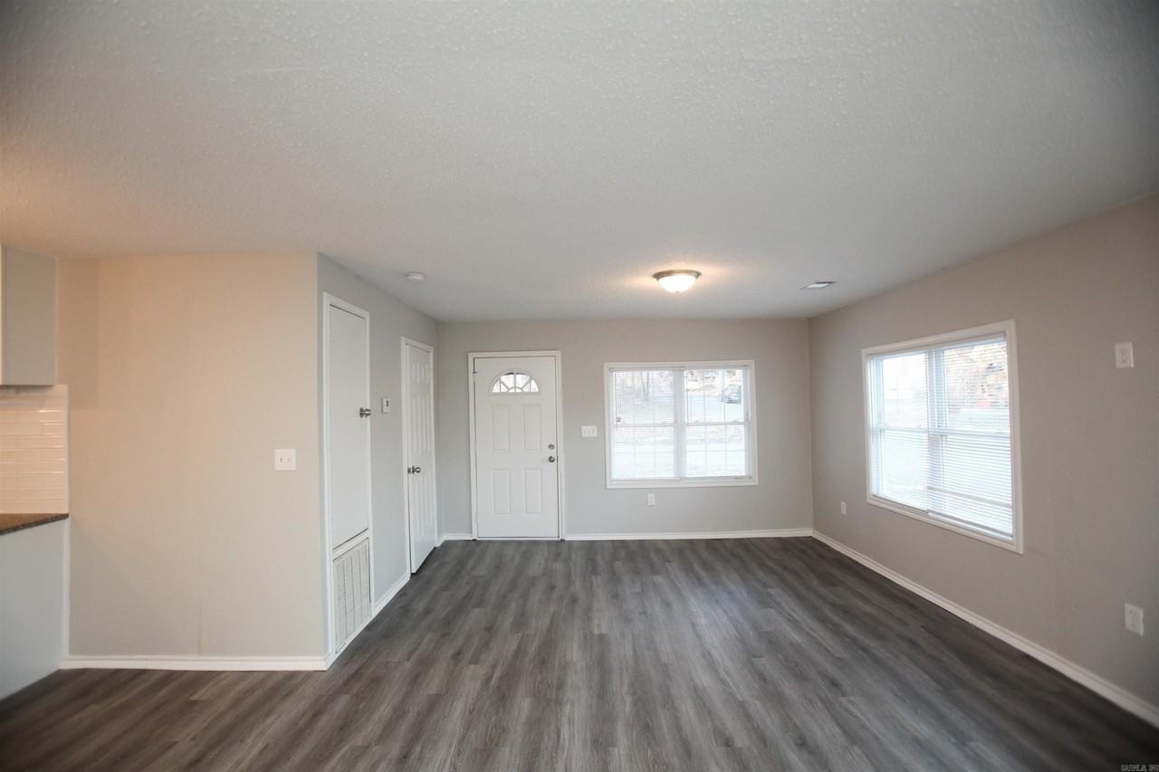 4501 W 28th St - Photo 3 of 16