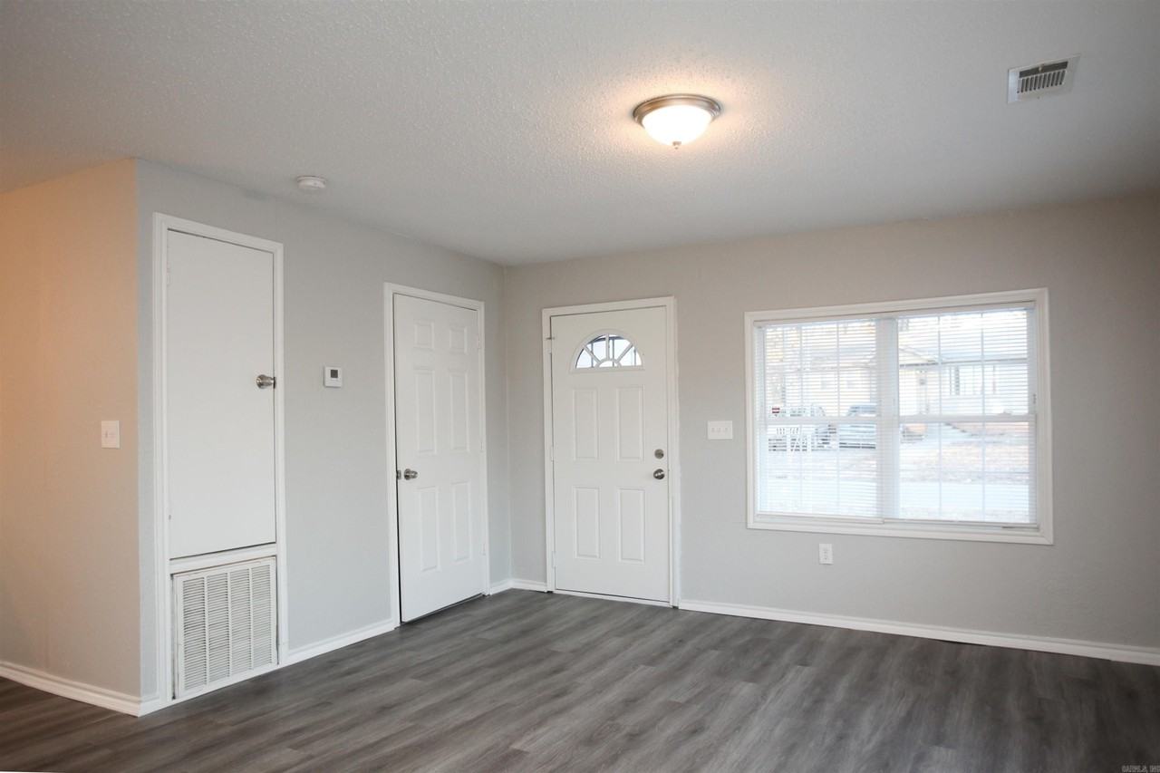 4501 W 28th St - Photo 4 of 16