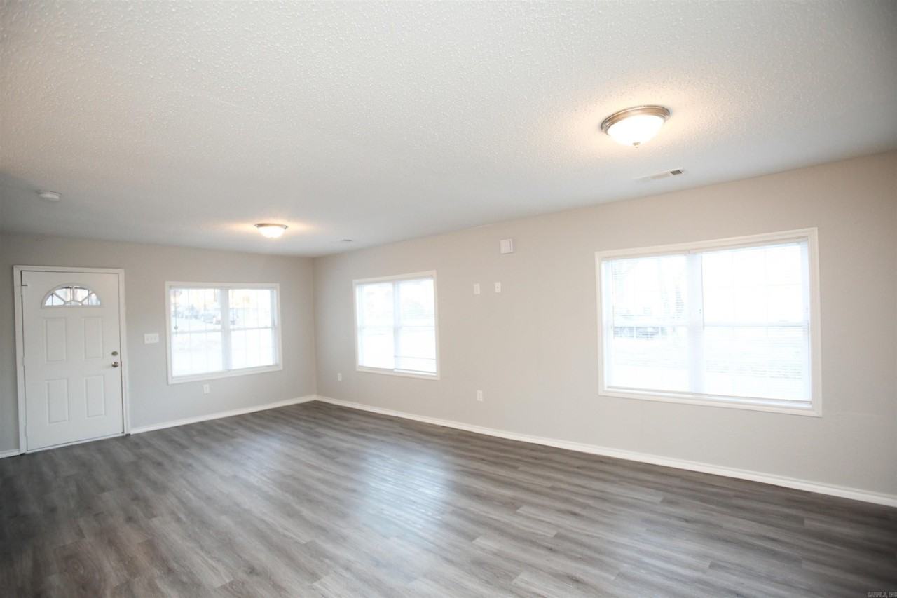 4501 W 28th St - Photo 5 of 16