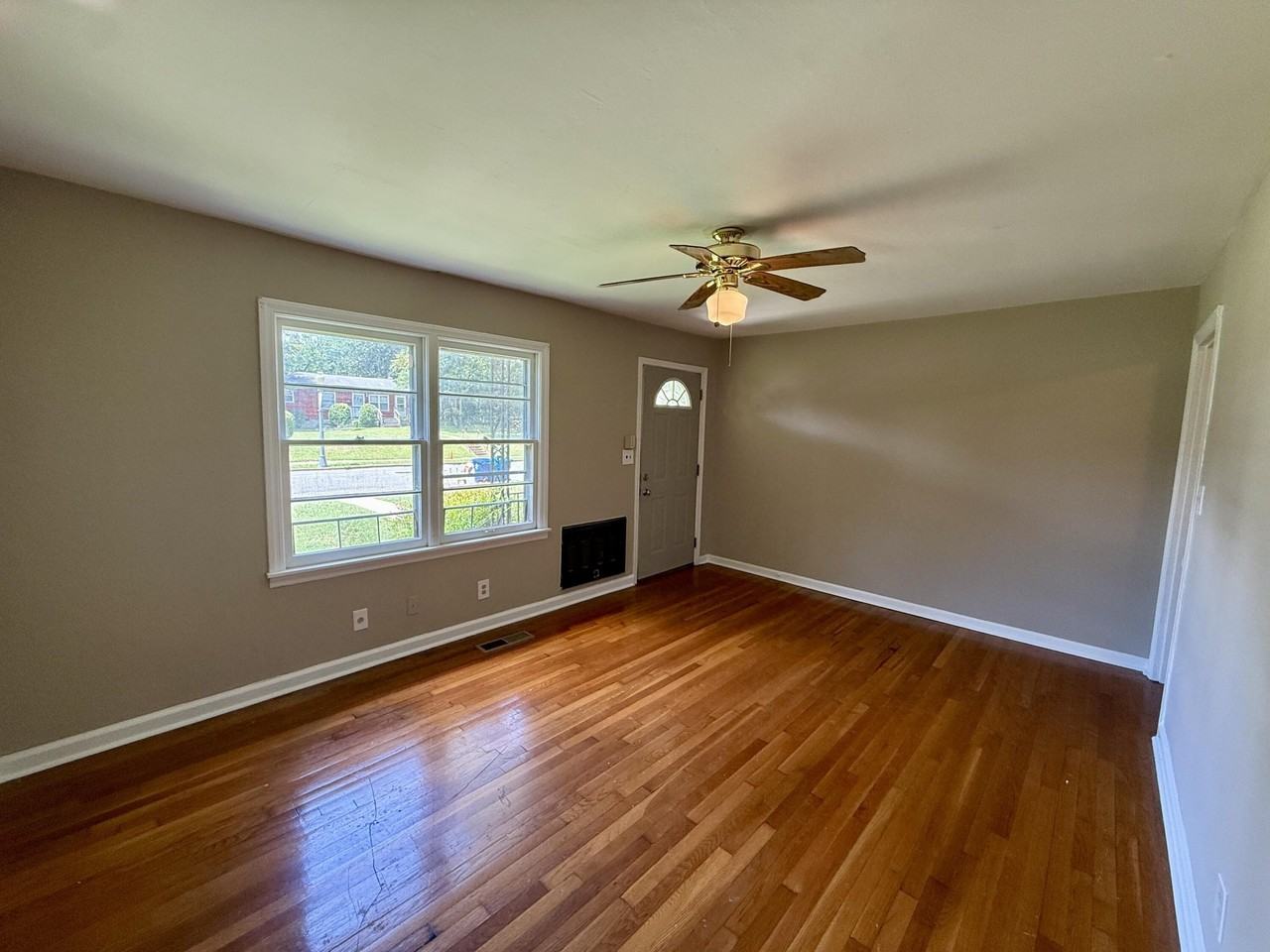 114 Morningside Dr #B - Photo 2 of 12