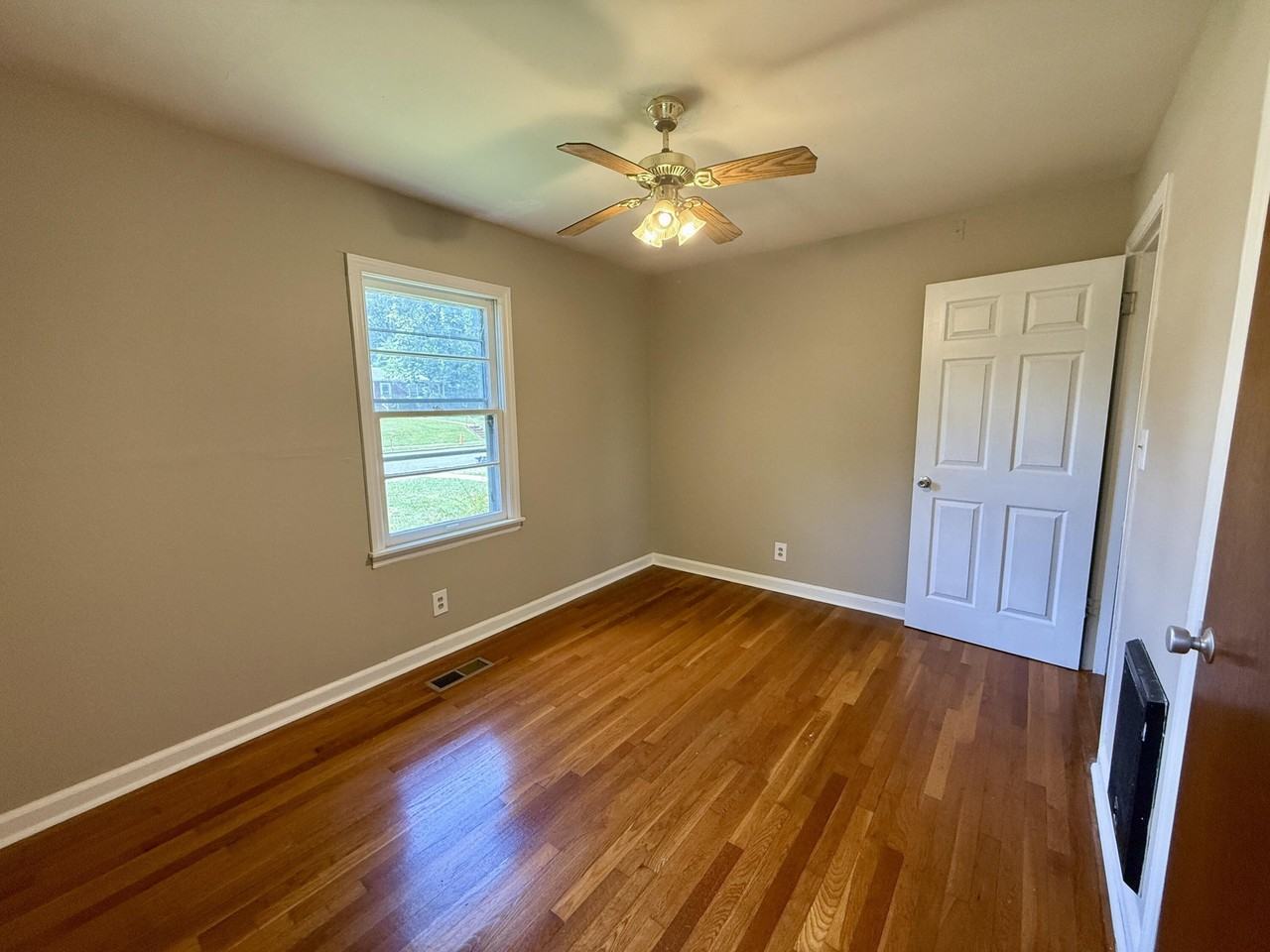 114 Morningside Dr #B - Photo 6 of 12
