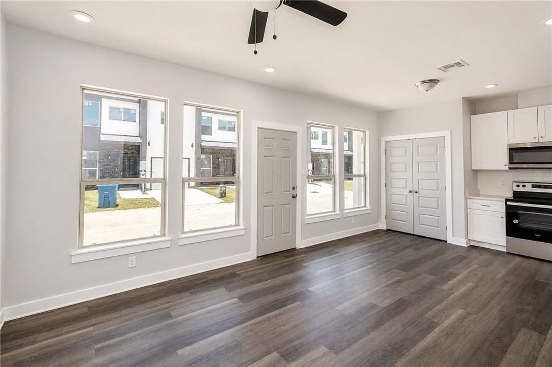 107 S Commonsway Dr - Photo 3 of 24