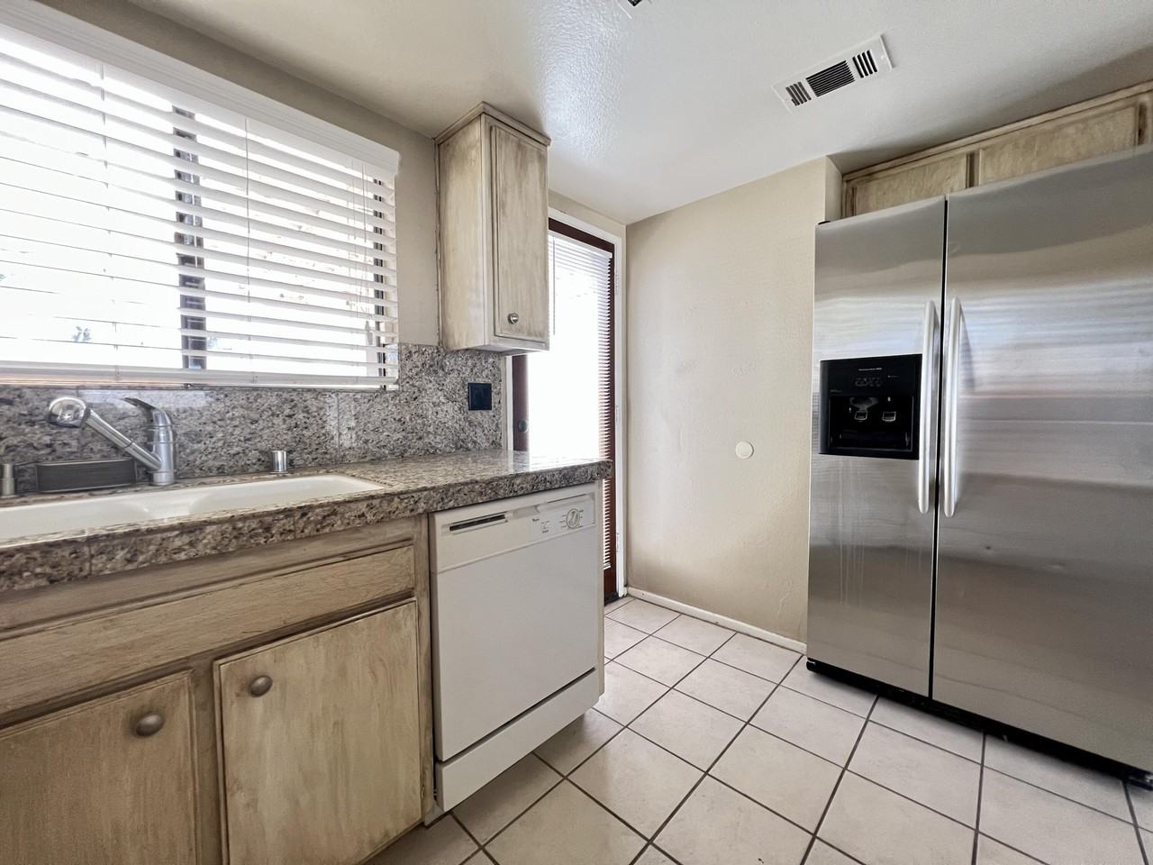 34001 Emily Way - Photo 5 of 25