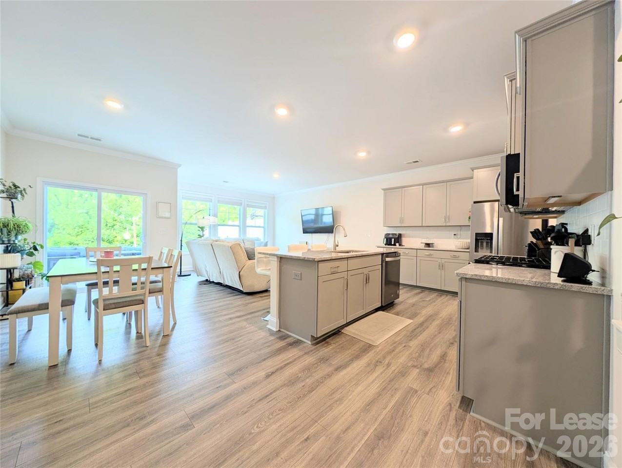 626 Altamonte Dr - Photo 7 of 38