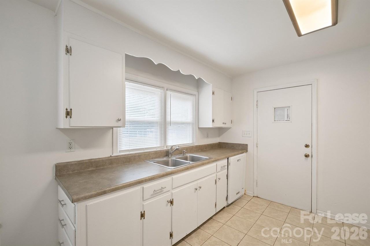 7122 Mallard Creek Rd - Photo 6 of 18