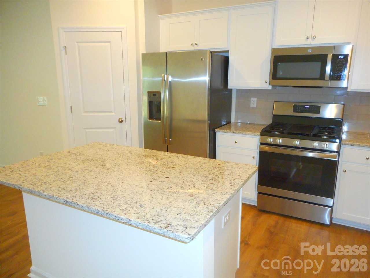 2837 Aubrey St - Photo 3 of 25