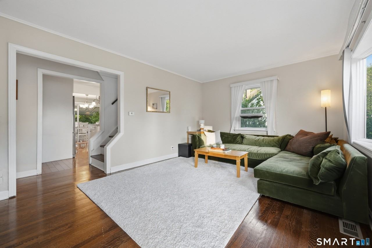 91 Bertrose Ave - Photo 5 of 27